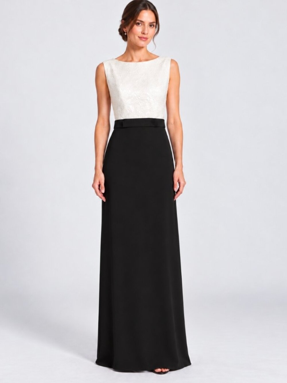 RAOUL Ivory Black Sloane Matelassé Deep V Open Back Extra Long Gown US 12 NWT